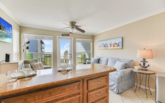 Seascape 1214 Studio Bedroom Condo by RedAwning
