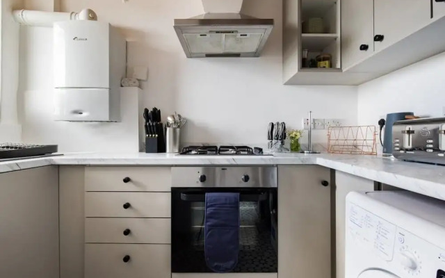 The Vauxhall Bolthole - Elegant and Bright 2bdr Flat