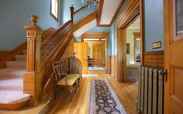 Markdale Manor Bed & Breakfast