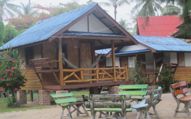 Pinks Bungalows