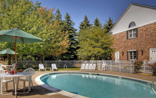 The Century House, an Ascend Collection Hotel