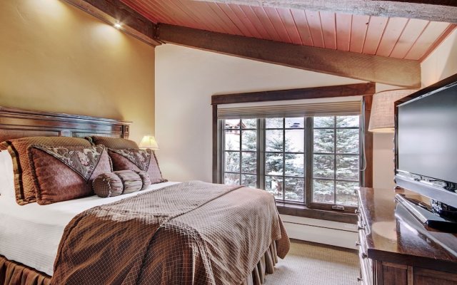 Book By 11/1- Rustic Mountain View 2br - Lodge At Vail 2 Bedroom Condo by RedAwning