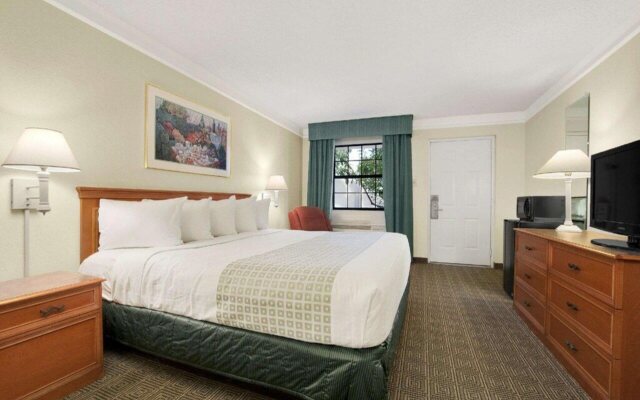 Baymont Inn & Suites Longview