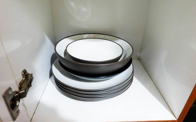 Spacious 3BR Poins Square Apartment