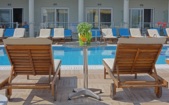 Palapart Gikas Suites And Studios
