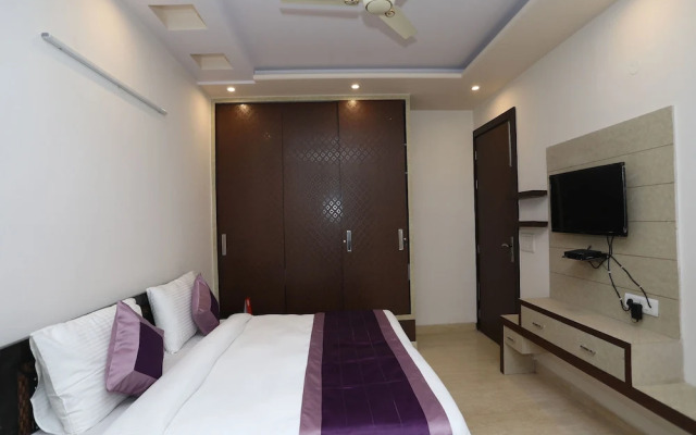 OYO 10960 Hotel Royal India