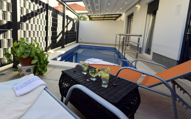 Apartment MeMi - great location, modern & parking: A1 Marin Trogir, Riviera Trogir