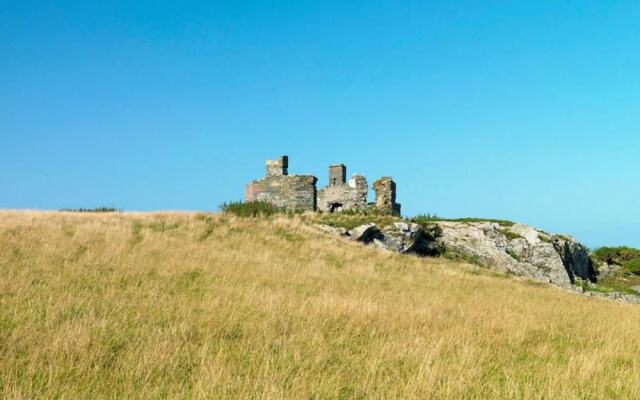 18 'izar' Bell Tent Glamping Anglesey