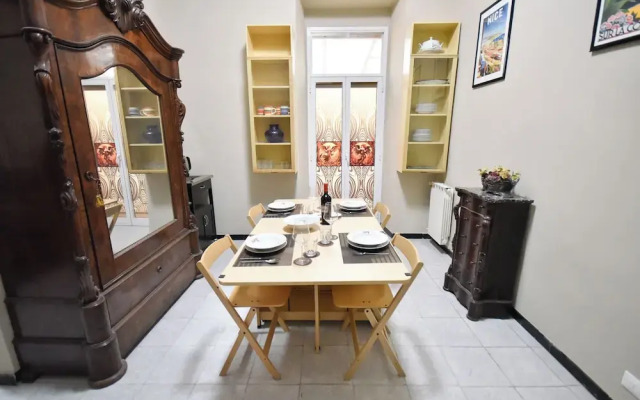 De Angelis Central House