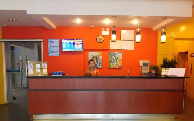 7 Days Inn Chengdu North Railway Train Station Square Branch