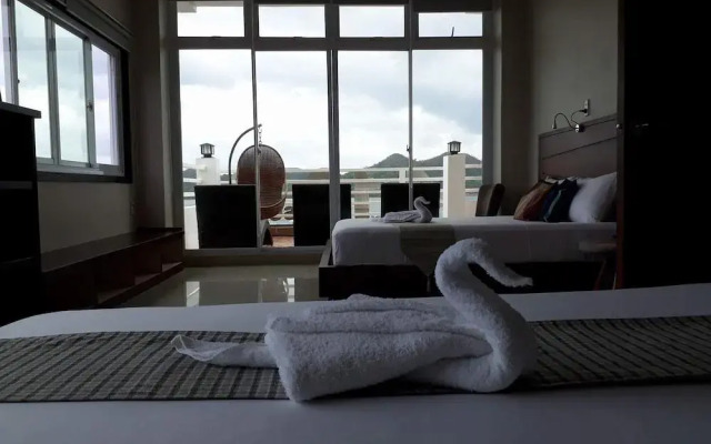 Four Thirteen Suites