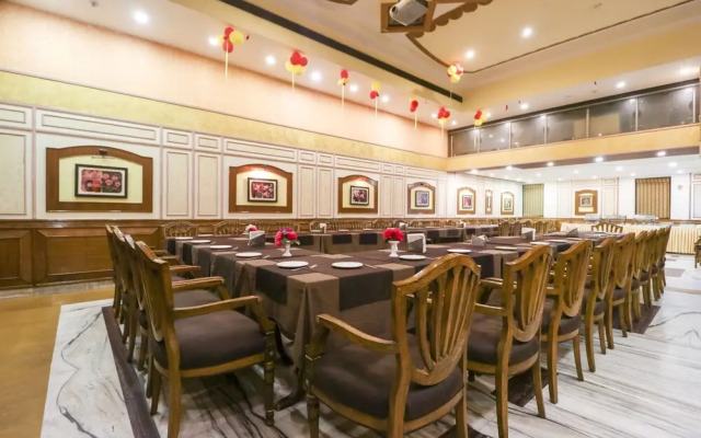 Capital O 5439 Hotel Shiraaz