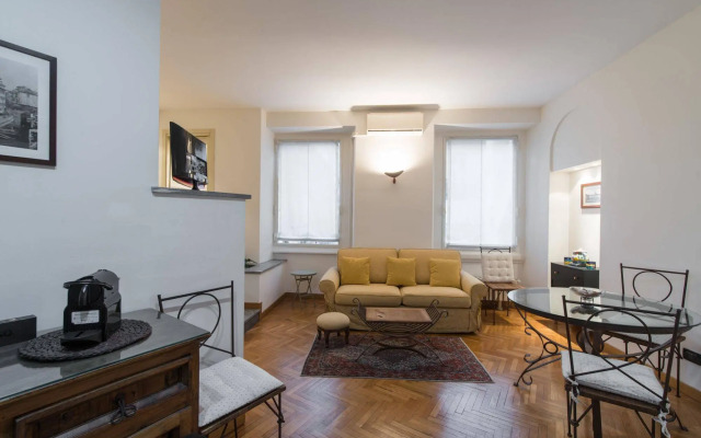 At Home Heart of Milan - Duomo Apartment