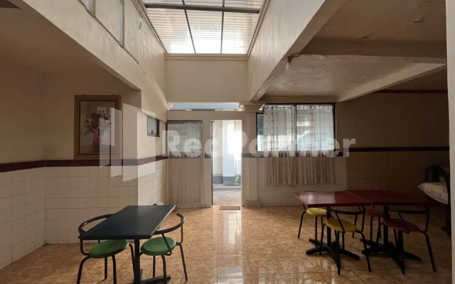 Hotel Dewi Near Gor Merdeka Jombang Mitra Reddoorz