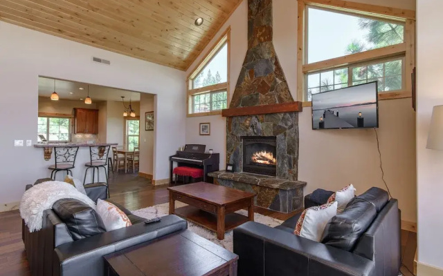 Stunning and Spacious in Truckee by RedAwning