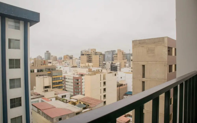 w Sunlit 1BR w Private Balcony in Miraflores