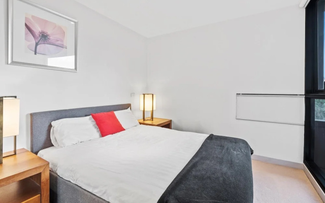 Central 1-bed Apartment With Secure Parking – Guest Rooms – Melbourne