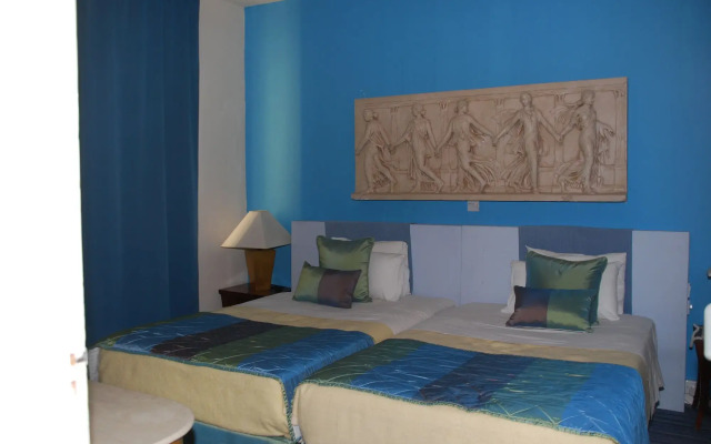 The Caravel Hotel