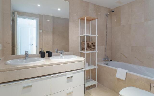 2297 Superb 2 bedrooms with seaview