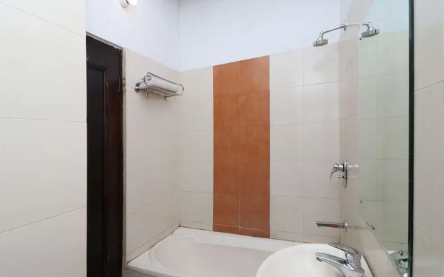 OYO 13161 King's Palace