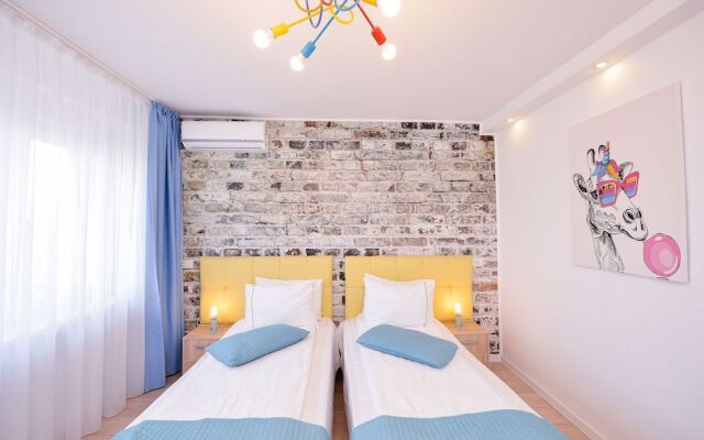 Colors Apartment - Cismigiu Gardens