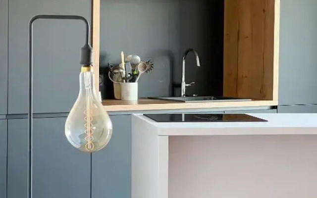 Superbe, face aux bateaux - 2ch + jardin - marina