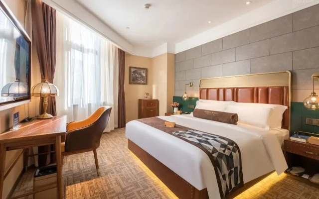 James Joyce Coffetel (Beijing South Railway Station Yongdingmenwai Subway Station)