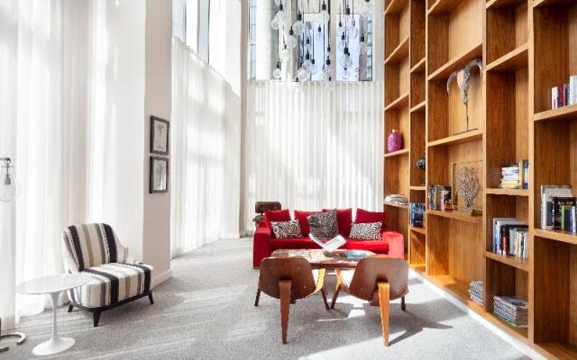 Lincoln Plaza One-Bedroom Apartments