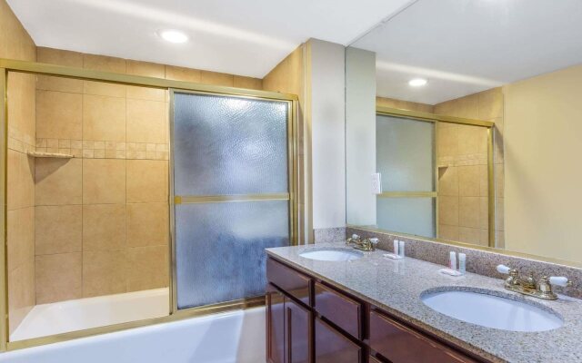 Travelodge by Wyndham Suites Virginia Beach Oceanfront
