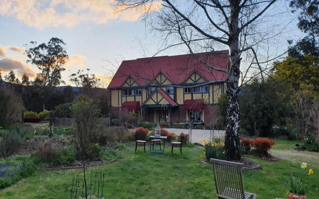 Oaktree Guest House