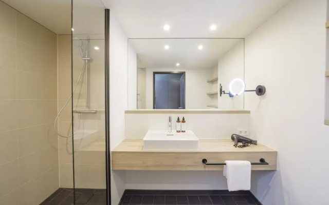 Black F House - Serviced Apartments
