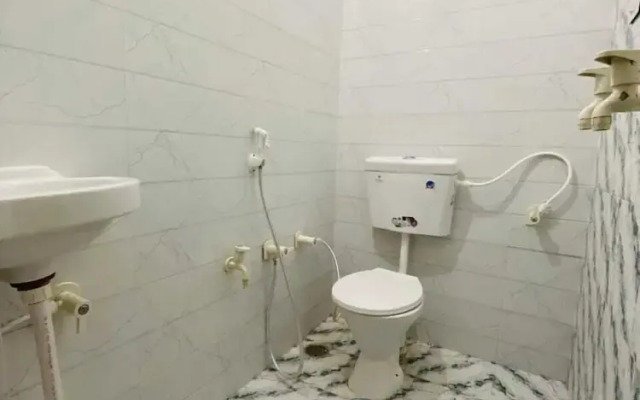 Dhanwantri Niwas Guest House By GRB