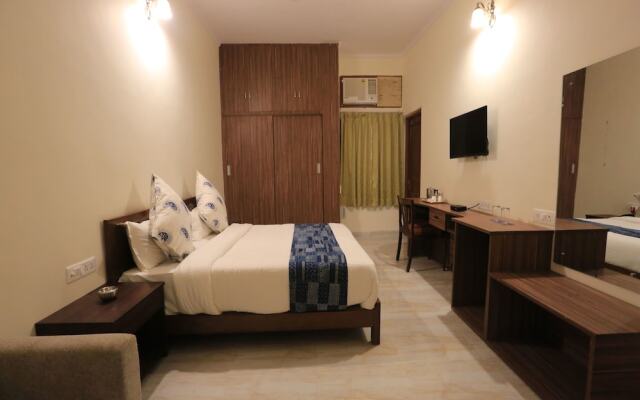 OYO 8472 Gomti Nagar