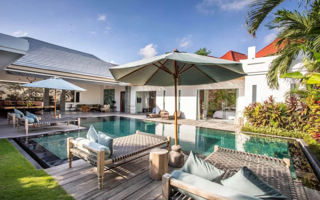 Fabulous Private Villa 4 BR Canggu w staff