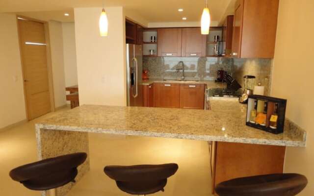 Unlimited Luxury Villas - Del Canto Condo