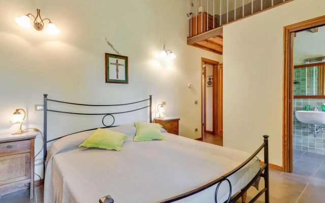 Tranquil Farmhouse in Terranova Bracciolini near Nightlife