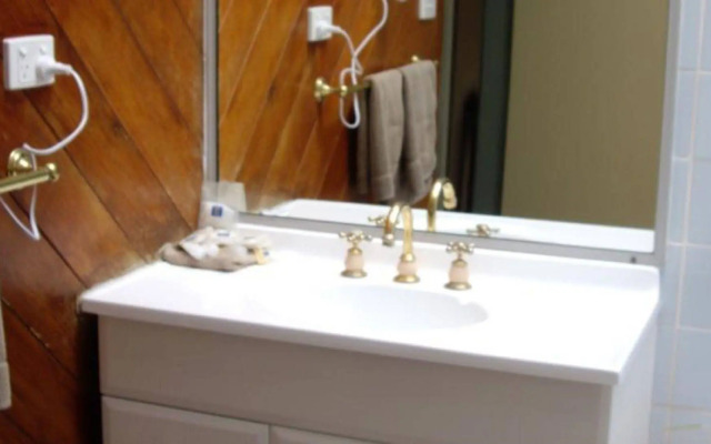 Estelle Kramer Motor Inn