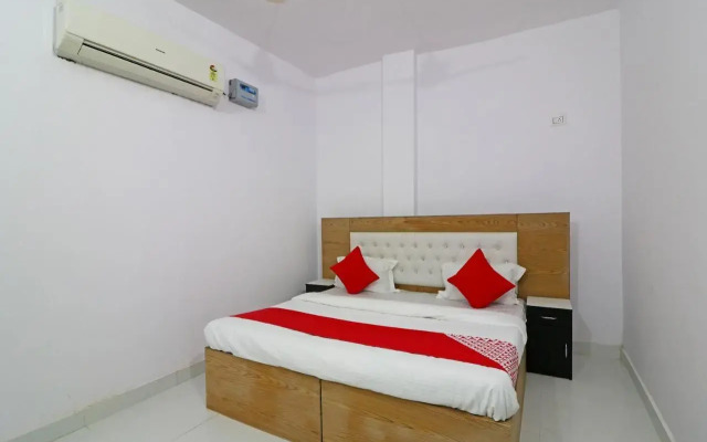 Red Carmine by OYO Rooms