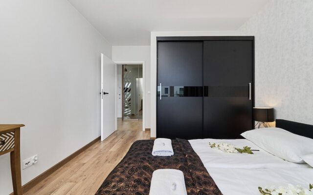 Tawryczewskiego Apartments by Renters