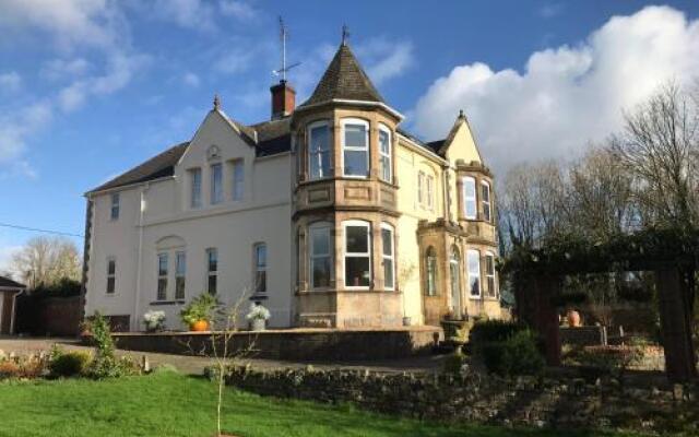 Holywell House B & B