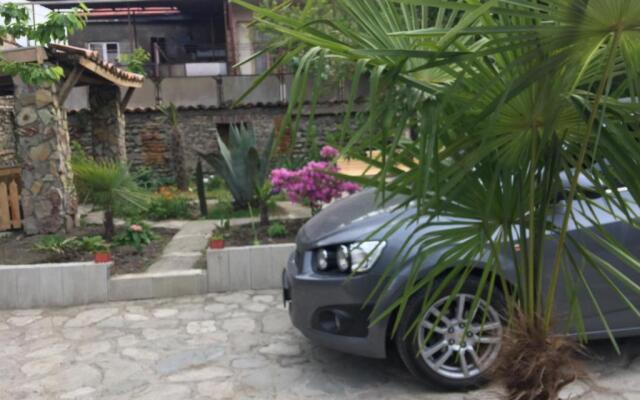 Nika's Guest House