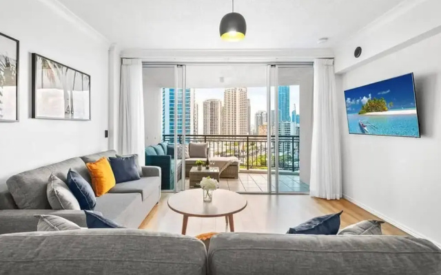 Chevron With 3beds and own Carpark Within Tower3