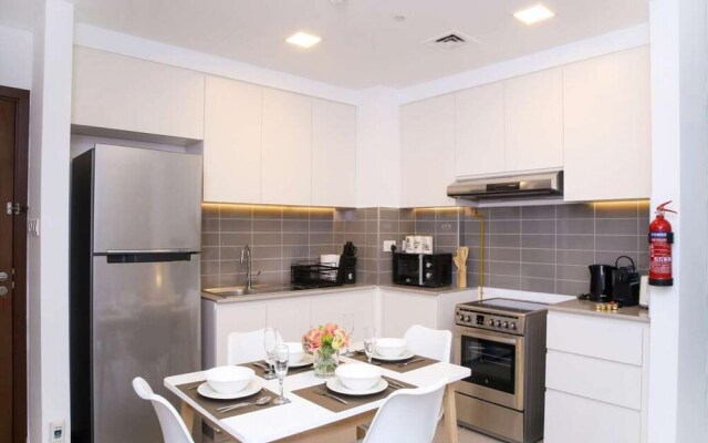 Fancy 2BR Apt Town Square