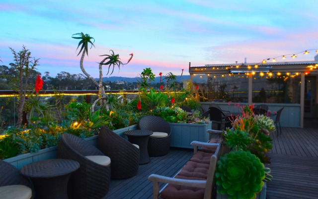 The Inn at Del Monte Beach
