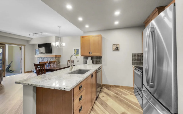 Amazing Condo Center Village Unit, Short Walk to American Eagle - PP310 by RedAwning