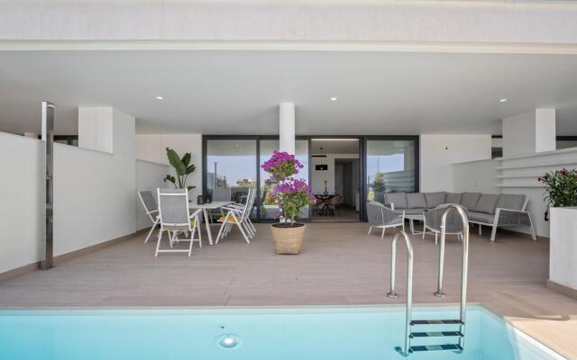 Levi in Fuengirola with 2 bedrooms and 2 bathrooms