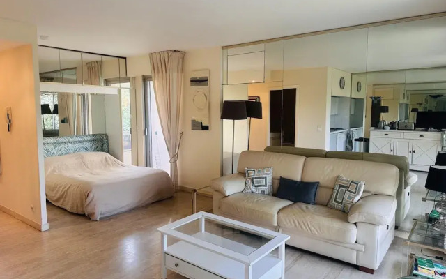 Light Modern Studio With Garden Pool- 2294