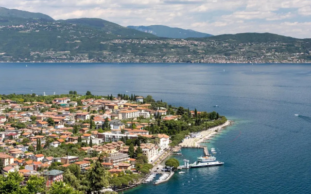 Villa la Quercia Hilly Area Lake View