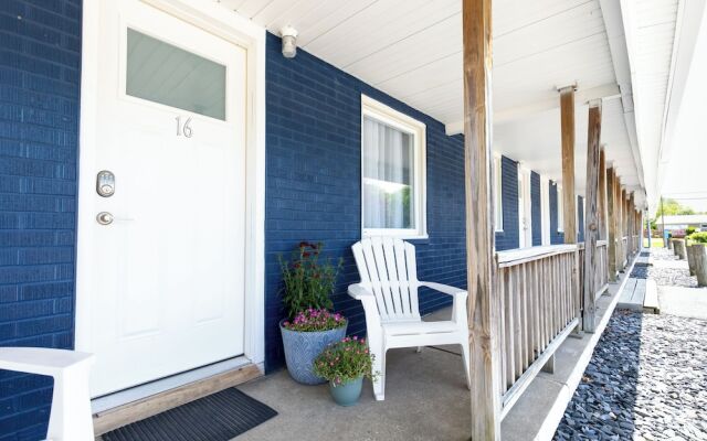 Anchor Bay Inn and Suites