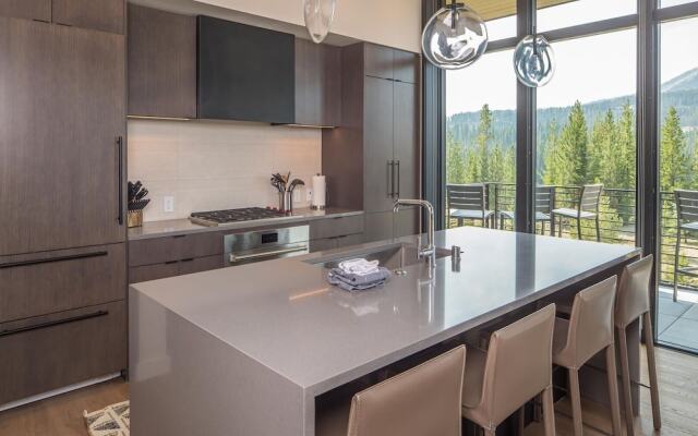 202 Lakelodge 4 Bedroom Condo